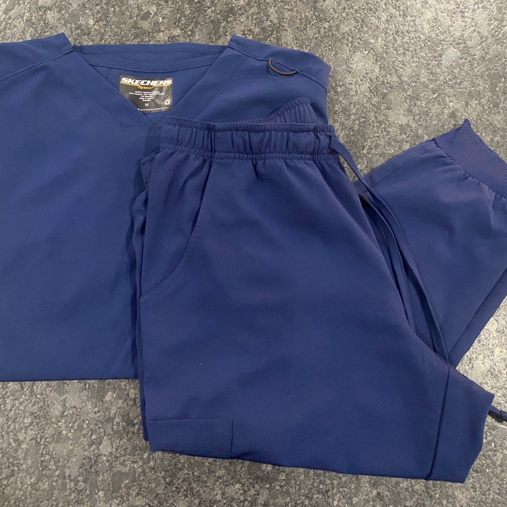 Sketchers joggers scrubs, medium!